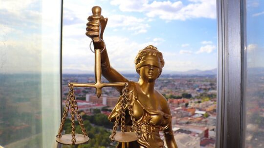 Maître David Saroni Avocat Innovant en Résolution de Litiges et Conseil Juridique